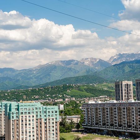5 New Business-Class Apartments R-House Near Mega Алматы Экстерьер фото
